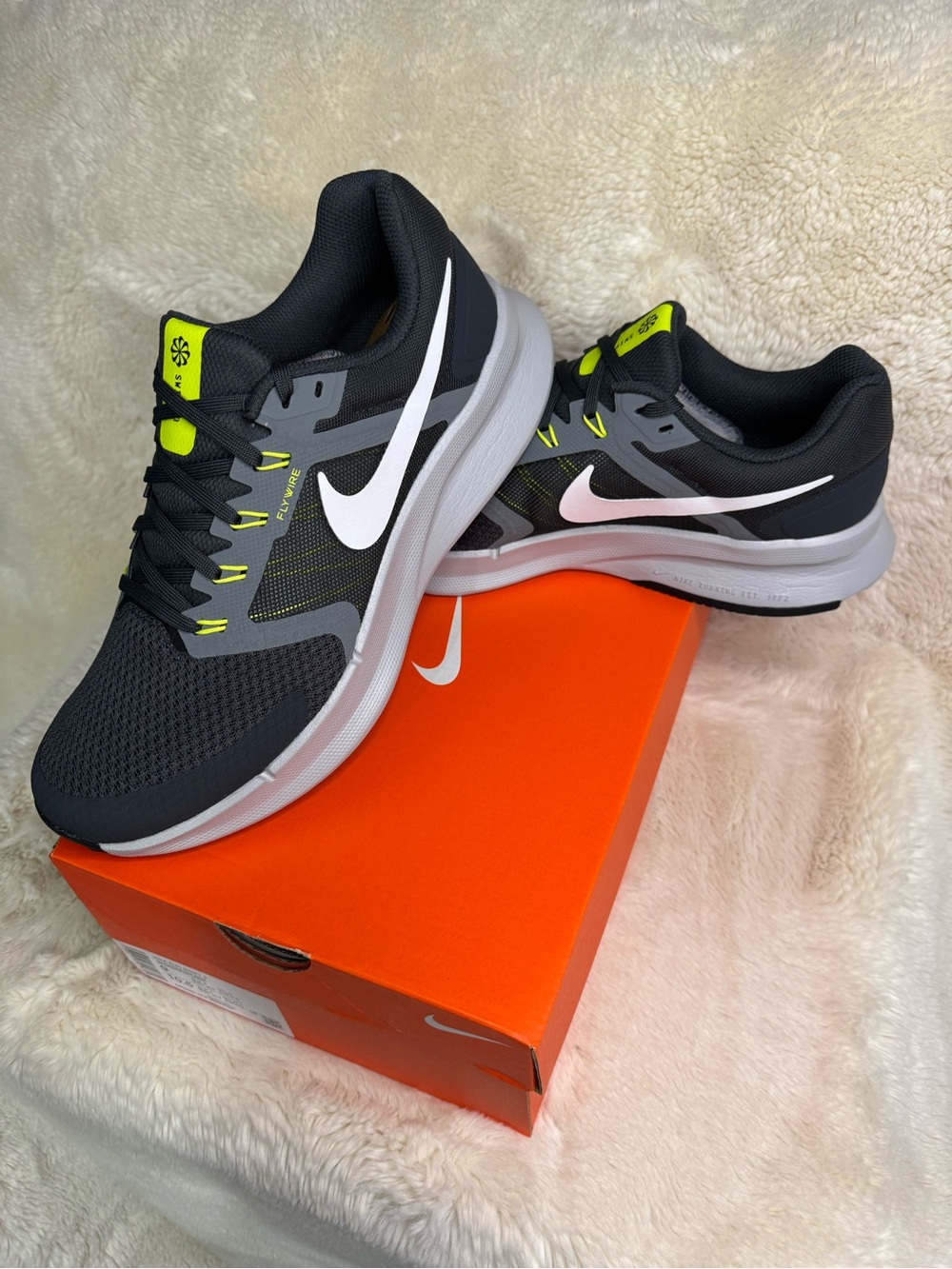 New in box- Nike Run Swift 3- size 9 men or 10.5 women